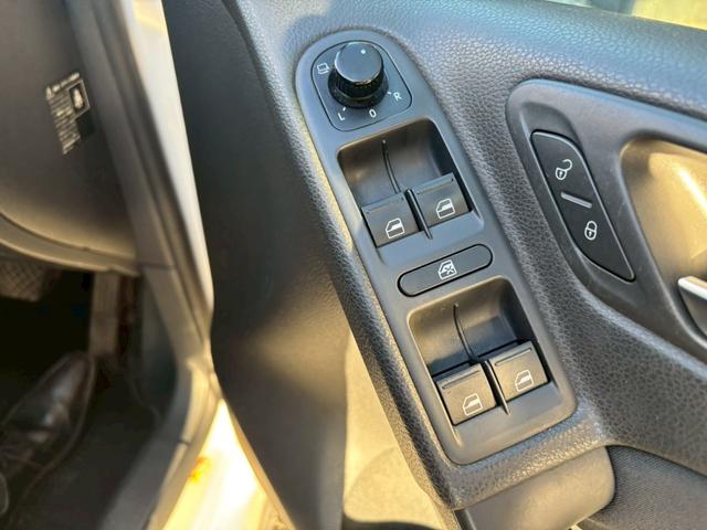 ゴルフ TSIトレンドラインプレミアムエディション ユーザー買取車/ターボ/パナソニック製ポータブルナビ/TV/バックカメラ/ETC車載器/フルフラット/キーレスエントリー/フロントフォグ/リアフォグランプ/オートライト/レベライザー/電動格納ミラー(58枚目)