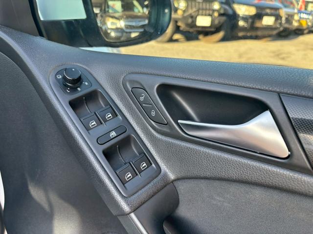 ゴルフ TSIトレンドラインプレミアムエディション ユーザー買取車/ターボ/パナソニック製ポータブルナビ/TV/バックカメラ/ETC車載器/フルフラット/キーレスエントリー/フロントフォグ/リアフォグランプ/オートライト/レベライザー/電動格納ミラー(59枚目)