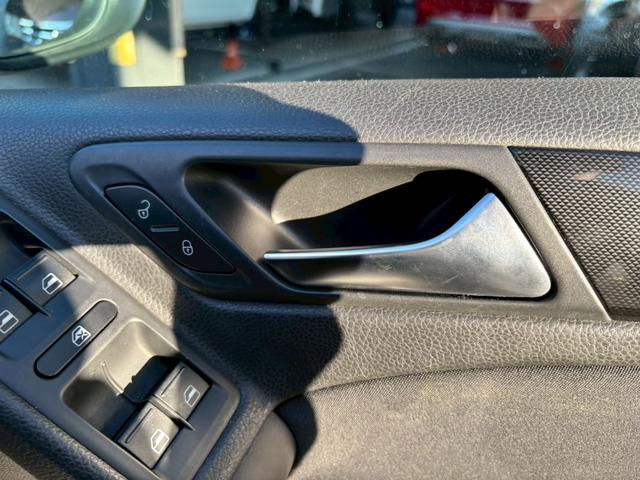 ゴルフ TSIトレンドラインプレミアムエディション ユーザー買取車/ターボ/パナソニック製ポータブルナビ/TV/バックカメラ/ETC車載器/フルフラット/キーレスエントリー/フロントフォグ/リアフォグランプ/オートライト/レベライザー/電動格納ミラー(60枚目)