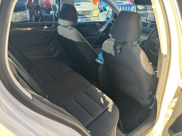 ゴルフ TSIトレンドラインプレミアムエディション ユーザー買取車/ターボ/パナソニック製ポータブルナビ/TV/バックカメラ/ETC車載器/フルフラット/キーレスエントリー/フロントフォグ/リアフォグランプ/オートライト/レベライザー/電動格納ミラー(61枚目)