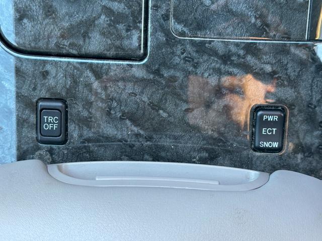 クラウン ロイヤルサルーン　ユーザー買取車／デジタルインナーミラー型ドライブレコーダー／純正ＨＤＤナビ／バックカメラ／オートクルーズコントロール／パワーシート／プッシュスタート／ＥＴＣ車載器／ＨＩＤヘッドライト／キーレスエントリ（15枚目）