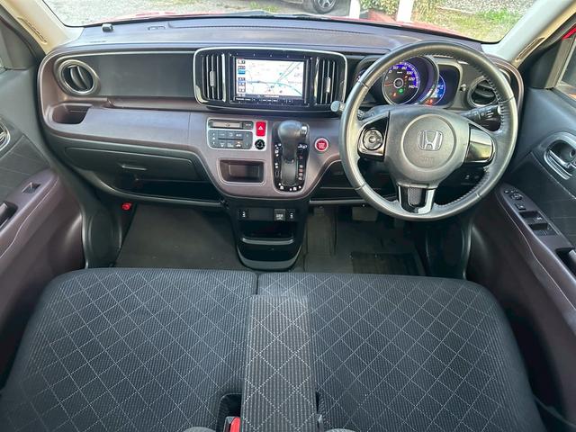 N-ONE プレミアム SSパッケージ ユーザー買取車/衝突軽減ブレーキ/シートヒーター/パナソニック製ストラーダナビ/ブルートゥース接続/バックカメラ/プッシュスタート/スマートキー/チップアップシート/フルフラット/HIDヘッドライト(8枚目)