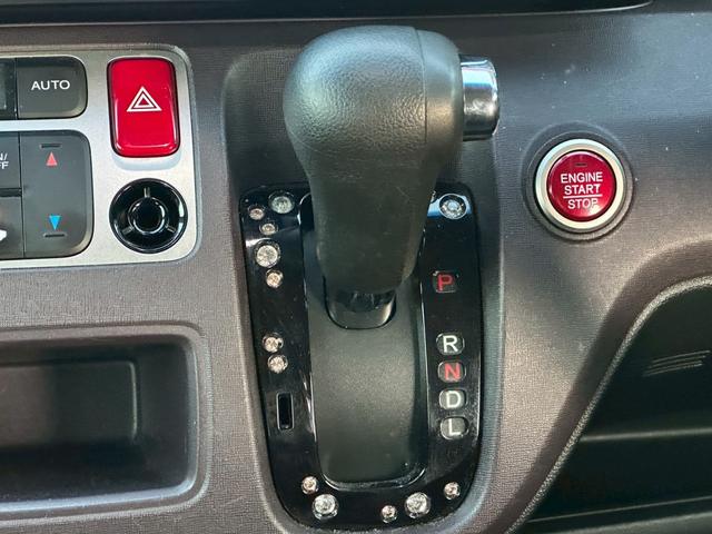 N-ONE プレミアム SSパッケージ ユーザー買取車/衝突軽減ブレーキ/シートヒーター/パナソニック製ストラーダナビ/ブルートゥース接続/バックカメラ/プッシュスタート/スマートキー/チップアップシート/フルフラット/HIDヘッドライト(56枚目)