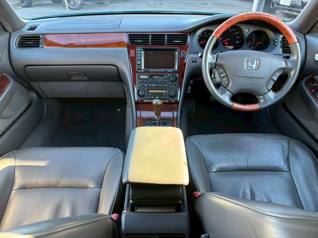 レジェンド エクスクルーシブ　ユーザー買取車／革シート／オートクルーズコントロール／パワーシート／シートヒーター／２パターンシートメモリー／ＥＴＣ車載器／キーレスエントリー／フロントフォグランプ／社外製１７インチＡＷ（8枚目）