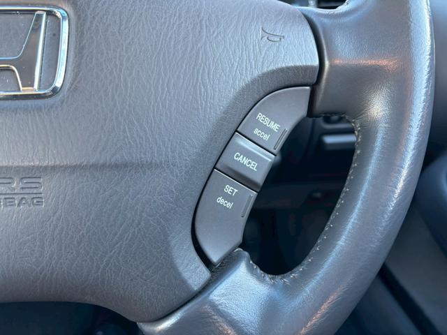 レジェンド エクスクルーシブ　ユーザー買取車／革シート／オートクルーズコントロール／パワーシート／シートヒーター／２パターンシートメモリー／ＥＴＣ車載器／キーレスエントリー／フロントフォグランプ／社外製１７インチＡＷ（12枚目）