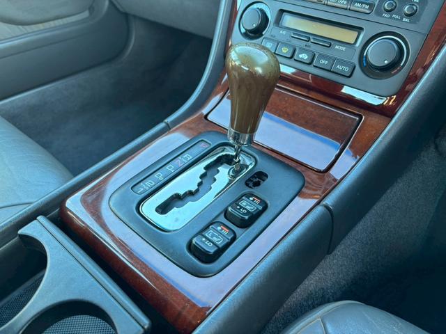 レジェンド エクスクルーシブ　ユーザー買取車／革シート／オートクルーズコントロール／パワーシート／シートヒーター／２パターンシートメモリー／ＥＴＣ車載器／キーレスエントリー／フロントフォグランプ／社外製１７インチＡＷ（53枚目）