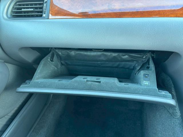 レジェンド エクスクルーシブ　ユーザー買取車／革シート／オートクルーズコントロール／パワーシート／シートヒーター／２パターンシートメモリー／ＥＴＣ車載器／キーレスエントリー／フロントフォグランプ／社外製１７インチＡＷ（67枚目）