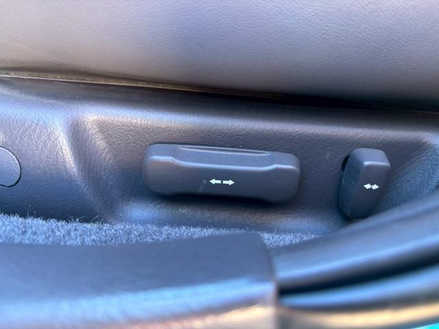 レジェンド エクスクルーシブ　ユーザー買取車／革シート／オートクルーズコントロール／パワーシート／シートヒーター／２パターンシートメモリー／ＥＴＣ車載器／キーレスエントリー／フロントフォグランプ／社外製１７インチＡＷ（69枚目）