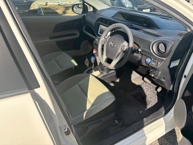 アクア Ｓ　ユーザー買取車／オプションカラー／純正ナビ／ブルートゥース接続／バックカメラ／プッシュスタート／スマートキー／キーレスエントリー／レベライザー／電動格納ミラー／オートライト／アイドリングストップ（46枚目）