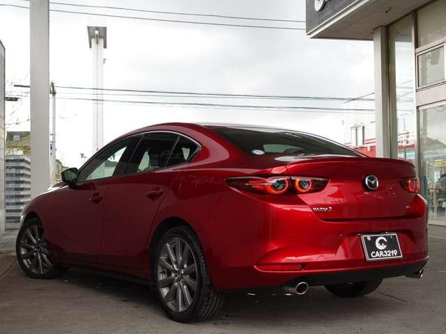 ＭＡＺＤＡ３セダン ２０Ｓ　Ｌパッケージ　純正ナビ　バックカメラ　フルセグ　ＣＤ／ＤＶＤ　シートヒーター　ステアリングヒーター　アダプティブクルーズ　ＬＥＤヘッドライト　パドルシフト　ドラレコ　白革シート　ＥＴＣ　運転席電動シート（10枚目）