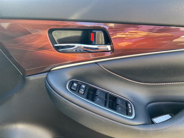 クラウンハイブリッド ロイヤルサルーン　ブラックスタイル　距離無制限１２ケ月保証付　ドライブレコーダー　ＥＴＣ　クリアランスソナー　オートクルーズコントロール　バックカメラ　ＴＶ　アルミホイール　ＨＩＤ　ＣＶＴ　スマートキー　電動格納ミラー　盗難防止システム（11枚目）