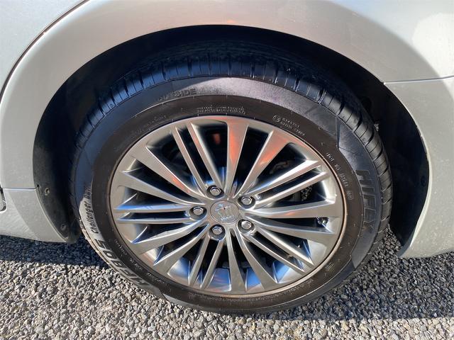 クラウンハイブリッド ロイヤルサルーン　ブラックスタイル　距離無制限１２ケ月保証付　ドライブレコーダー　ＥＴＣ　クリアランスソナー　オートクルーズコントロール　バックカメラ　ＴＶ　アルミホイール　ＨＩＤ　ＣＶＴ　スマートキー　電動格納ミラー　盗難防止システム（19枚目）