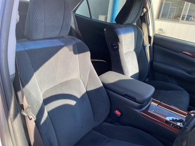 クラウンハイブリッド ロイヤルサルーン　ブラックスタイル　距離無制限１２ケ月保証付　ドライブレコーダー　ＥＴＣ　クリアランスソナー　オートクルーズコントロール　バックカメラ　ＴＶ　アルミホイール　ＨＩＤ　ＣＶＴ　スマートキー　電動格納ミラー　盗難防止システム（24枚目）