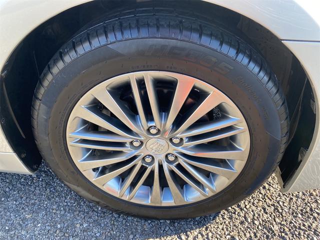 クラウンハイブリッド ロイヤルサルーン　ブラックスタイル　距離無制限１２ケ月保証付　ドライブレコーダー　ＥＴＣ　クリアランスソナー　オートクルーズコントロール　バックカメラ　ＴＶ　アルミホイール　ＨＩＤ　ＣＶＴ　スマートキー　電動格納ミラー　盗難防止システム（35枚目）