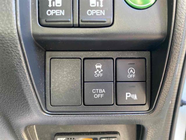 オデッセイ アブソルート　距離無制限１２ケ月保証付　後席モニター　ＥＴＣ　バックカメラ　ナビ　ＴＶ　クリアランスソナー　オートクルーズコントロール　衝突被害軽減システム　両側電動スライドドア　ＬＥＤヘッドランプ　スマートキー（8枚目）