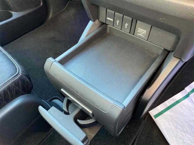 オデッセイ アブソルート　距離無制限１２ケ月保証付　後席モニター　ＥＴＣ　バックカメラ　ナビ　ＴＶ　クリアランスソナー　オートクルーズコントロール　衝突被害軽減システム　両側電動スライドドア　ＬＥＤヘッドランプ　スマートキー（35枚目）