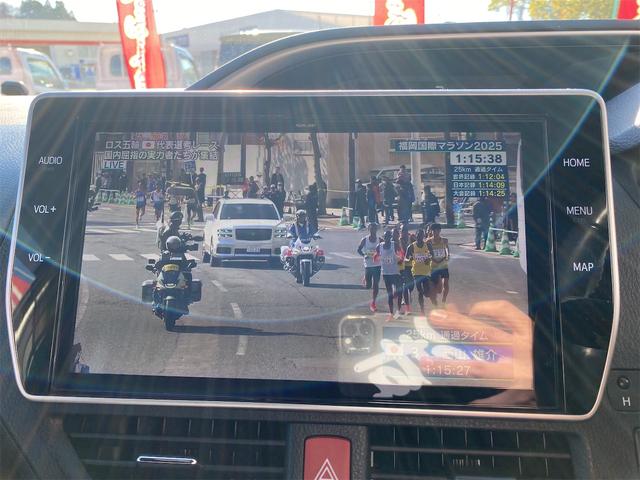 ヴォクシー ハイブリッドＺＳ　煌ＩＩＩ　距離無制限１２ケ月保証付　ドラレコ　バックカメラ　ナビ　ＴＶ　クリアランスソナー　オートクルーズコントロール　レーンアシスト　衝突被害軽減システム　両側電動スライド　オートマチックハイビーム　ＬＥＤ（3枚目）