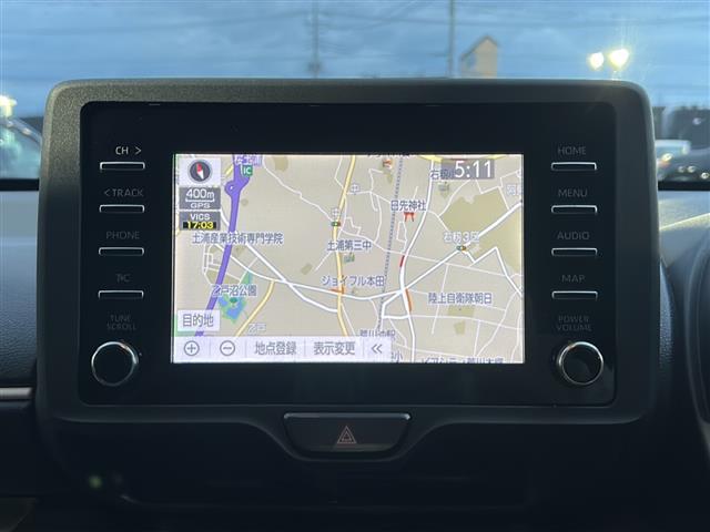 ヤリス Ｘ　トヨタセーフティセンス　純正７型ナビ　Ｂｌｕｅｔｏｏｔｈ　ＴＶ　スマホ連携　衝突軽減　車線維持支援　オートマチックハイビーム　前後コーナーセンサー　ダブル＋サイド＋カーテンエアバッグ　ビルトインＥＴＣ（3枚目）