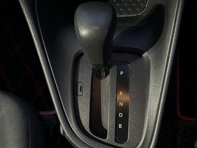 ヤリス Ｘ　トヨタセーフティセンス　純正７型ナビ　Ｂｌｕｅｔｏｏｔｈ　ＴＶ　スマホ連携　衝突軽減　車線維持支援　オートマチックハイビーム　前後コーナーセンサー　ダブル＋サイド＋カーテンエアバッグ　ビルトインＥＴＣ（20枚目）