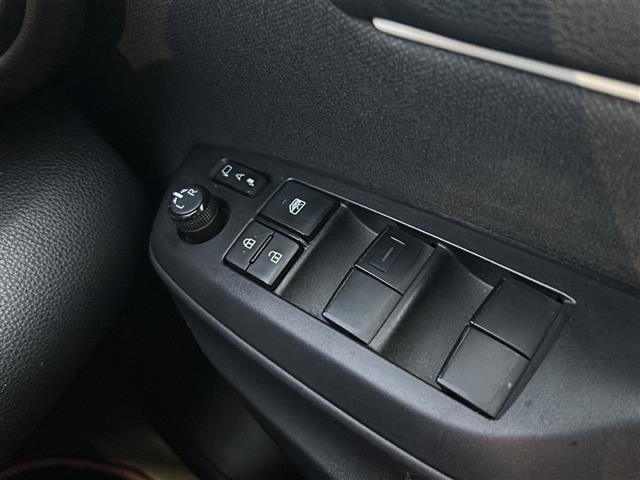 ヤリス Ｘ　トヨタセーフティセンス　純正７型ナビ　Ｂｌｕｅｔｏｏｔｈ　ＴＶ　スマホ連携　衝突軽減　車線維持支援　オートマチックハイビーム　前後コーナーセンサー　ダブル＋サイド＋カーテンエアバッグ　ビルトインＥＴＣ（27枚目）