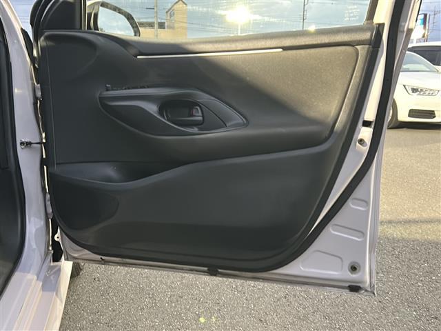 ヤリス Ｘ　トヨタセーフティセンス　純正７型ナビ　Ｂｌｕｅｔｏｏｔｈ　ＴＶ　スマホ連携　衝突軽減　車線維持支援　オートマチックハイビーム　前後コーナーセンサー　ダブル＋サイド＋カーテンエアバッグ　ビルトインＥＴＣ（35枚目）