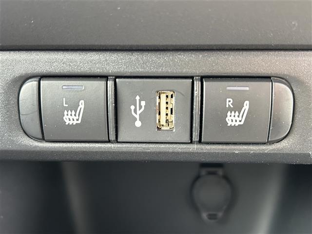 ヤリス ハイブリッドＺ　純正８型ディスプレイオーディオ　アラウンドビューモニター　ステアリングヒーター　レーダー付きクルーズコントロール　ビルトインＥＴＣ　シートヒーター　ブラインドスポットモニター　ＬＥＤライト　禁煙車（12枚目）