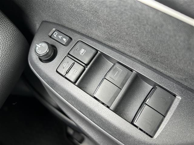 ヤリス ハイブリッドＺ　純正８型ディスプレイオーディオ　アラウンドビューモニター　ステアリングヒーター　レーダー付きクルーズコントロール　ビルトインＥＴＣ　シートヒーター　ブラインドスポットモニター　ＬＥＤライト　禁煙車（31枚目）