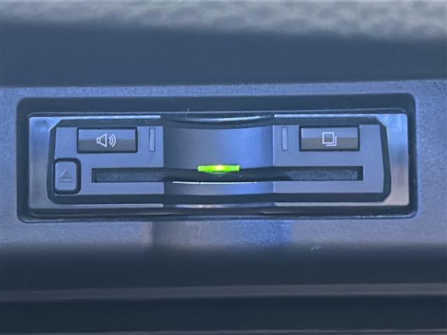 ハリアー プレミアム　サンルーフ　純正９インチ社外ナビ　バックカメラ　ＥＴＣ　ドライブレコーダー　パワーシート　パワーバックドア　スマートキー　プッシュスタート　衝突被害軽減システム　レーンキープアシスト（6枚目）