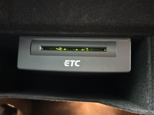 Ａ４ ２．０ＴＦＳＩ　純正ナビ　Ｂｌｕｅｔｏｏｔｈ　ＴＶ　ＣＤ　ＤＶＤ　ＳＤ　バックカメラ　横滑防止　ＬＥＤオートライト　革シート　シートヒーター　パワーシート　純正１６インチＡＷ　前後ドラレコ　ＥＴＣ　スマートキー（6枚目）