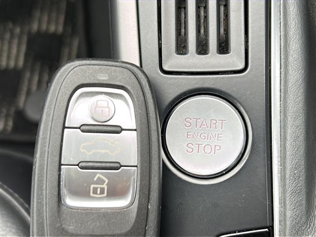Ａ４ ２．０ＴＦＳＩ　純正ナビ　Ｂｌｕｅｔｏｏｔｈ　ＴＶ　ＣＤ　ＤＶＤ　ＳＤ　バックカメラ　横滑防止　ＬＥＤオートライト　革シート　シートヒーター　パワーシート　純正１６インチＡＷ　前後ドラレコ　ＥＴＣ　スマートキー（9枚目）