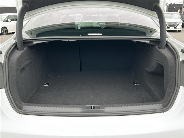 Ａ４ ２．０ＴＦＳＩ　純正ナビ　Ｂｌｕｅｔｏｏｔｈ　ＴＶ　ＣＤ　ＤＶＤ　ＳＤ　バックカメラ　横滑防止　ＬＥＤオートライト　革シート　シートヒーター　パワーシート　純正１６インチＡＷ　前後ドラレコ　ＥＴＣ　スマートキー（12枚目）