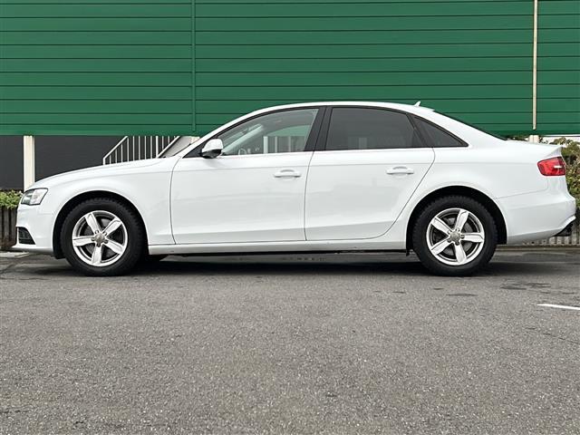 Ａ４ ２．０ＴＦＳＩ　純正ナビ　Ｂｌｕｅｔｏｏｔｈ　ＴＶ　ＣＤ　ＤＶＤ　ＳＤ　バックカメラ　横滑防止　ＬＥＤオートライト　革シート　シートヒーター　パワーシート　純正１６インチＡＷ　前後ドラレコ　ＥＴＣ　スマートキー（16枚目）