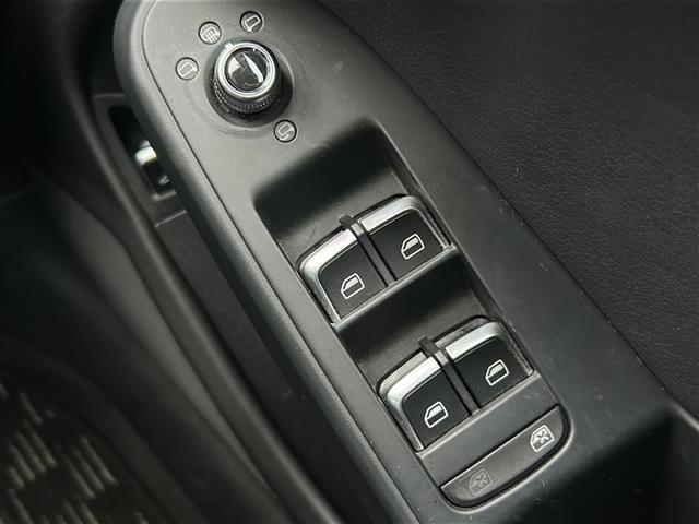 Ａ４ ２．０ＴＦＳＩ　純正ナビ　Ｂｌｕｅｔｏｏｔｈ　ＴＶ　ＣＤ　ＤＶＤ　ＳＤ　バックカメラ　横滑防止　ＬＥＤオートライト　革シート　シートヒーター　パワーシート　純正１６インチＡＷ　前後ドラレコ　ＥＴＣ　スマートキー（28枚目）