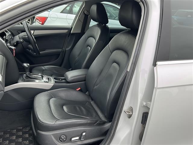 Ａ４ ２．０ＴＦＳＩ　純正ナビ　Ｂｌｕｅｔｏｏｔｈ　ＴＶ　ＣＤ　ＤＶＤ　ＳＤ　バックカメラ　横滑防止　ＬＥＤオートライト　革シート　シートヒーター　パワーシート　純正１６インチＡＷ　前後ドラレコ　ＥＴＣ　スマートキー（32枚目）
