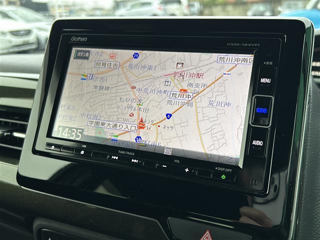 N-BOXカスタム G・Lターボホンダセンシング 純正インターナビ TV USB Bluetooth バックカメラ 純正ビルトインETC スマートキー クルーズコントロール ステアリングボタン 充電ソケット 両側パワースライドドア ハーフレザーシート(3枚目)