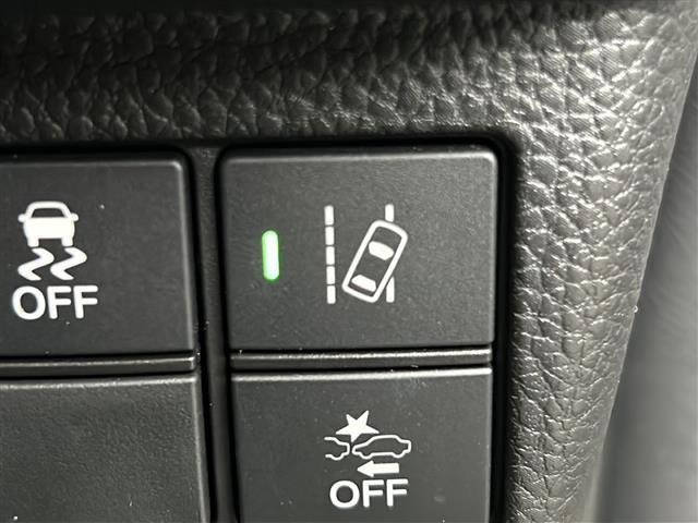 N-BOXカスタム G・Lターボホンダセンシング 純正インターナビ TV USB Bluetooth バックカメラ 純正ビルトインETC スマートキー クルーズコントロール ステアリングボタン 充電ソケット 両側パワースライドドア ハーフレザーシート(8枚目)
