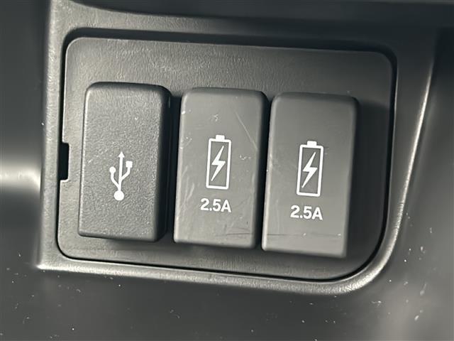 N-BOXカスタム G・Lターボホンダセンシング 純正インターナビ TV USB Bluetooth バックカメラ 純正ビルトインETC スマートキー クルーズコントロール ステアリングボタン 充電ソケット 両側パワースライドドア ハーフレザーシート(10枚目)