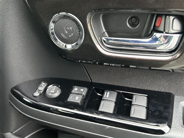 N-BOXカスタム G・Lターボホンダセンシング 純正インターナビ TV USB Bluetooth バックカメラ 純正ビルトインETC スマートキー クルーズコントロール ステアリングボタン 充電ソケット 両側パワースライドドア ハーフレザーシート(31枚目)
