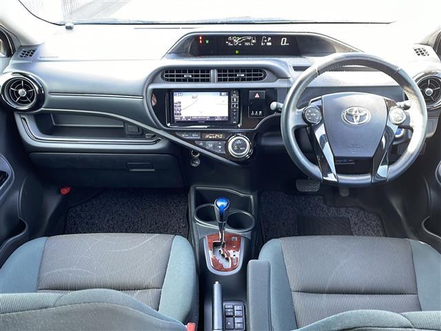 アクア Sスタイルブラック ALPINEナビ バックカメラ ビルトインETC シートヒーター 横滑り防止装置 レーンキープアシスト 衝突軽減システム オートライト オートマチックハイビーム LEDヘッドライト 禁煙車(2枚目)