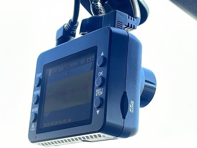 アクア Sスタイルブラック ALPINEナビ バックカメラ ビルトインETC シートヒーター 横滑り防止装置 レーンキープアシスト 衝突軽減システム オートライト オートマチックハイビーム LEDヘッドライト 禁煙車(3枚目)