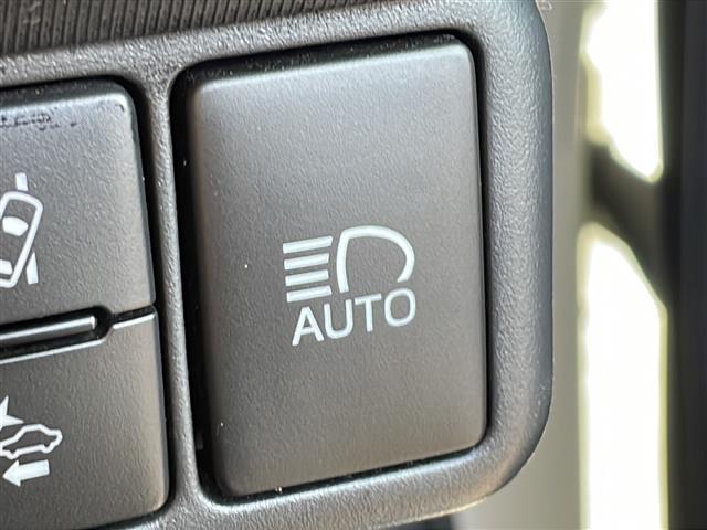 アクア Sスタイルブラック ALPINEナビ バックカメラ ビルトインETC シートヒーター 横滑り防止装置 レーンキープアシスト 衝突軽減システム オートライト オートマチックハイビーム LEDヘッドライト 禁煙車(10枚目)