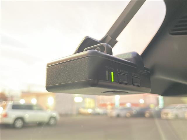 ソリオ ハイブリッドＭＺ　純正９型ナビ　ビルトインＥＴＣ２．０　両側パワースライドドア　レーダークルーズコントロール　全周囲カメラ　ドライブレコーダー　シートヒーター　横滑り防止装置　衝突軽減システム　ＬＥＤヘッドライト禁煙車（3枚目）