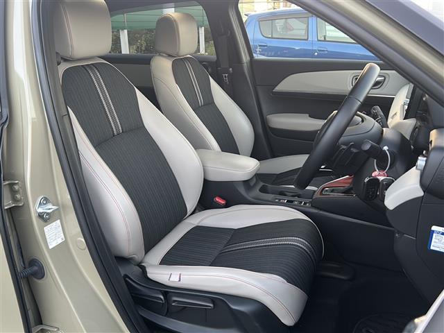 ヴェゼル e:HEV PLaY ホンダセンシング☆純正ホンダコネクトナビ☆フルセグTV☆全方位カメラ☆バックカメラ☆フロントカメラ☆サイドカメラ☆純正18インチアルミホイール☆純正フロアマット☆パノラマルーフ(16枚目)