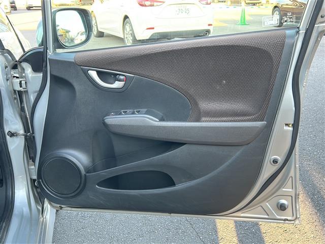 フィットシャトルハイブリッド ハイブリッド・ナビプレミアムセレクション　純正ナビバックカメラクルーズコントロールＡＡＣ純正１５インチアルミホイール純正フロアマットオートライトエアバックビルトインＥＴＣ横滑り防止装置レーンキープアシストキセノンヘッドライト（36枚目）