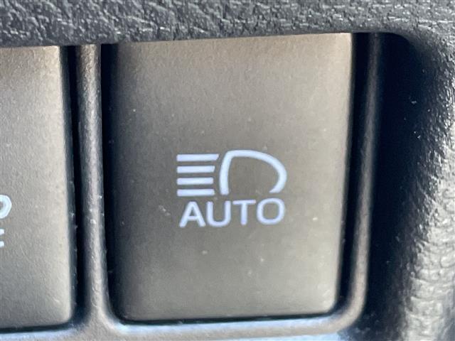 Ｃ－ＨＲ Ｇ　トヨタセーフティーセンス　純正ＳＤナビ　ビルトインＥＴＣ２．０　レーダークルーズコントロール　横滑り防止装置　衝突軽減システム　クリアランスソナー　レーンキープアシスト　ＬＥＤヘッドライト　禁煙車（9枚目）