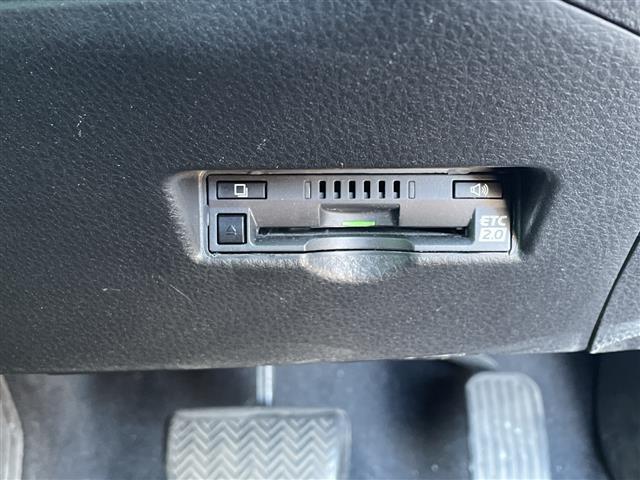 Ｃ－ＨＲ Ｇ　トヨタセーフティーセンス　純正ＳＤナビ　ビルトインＥＴＣ２．０　レーダークルーズコントロール　横滑り防止装置　衝突軽減システム　クリアランスソナー　レーンキープアシスト　ＬＥＤヘッドライト　禁煙車（10枚目）