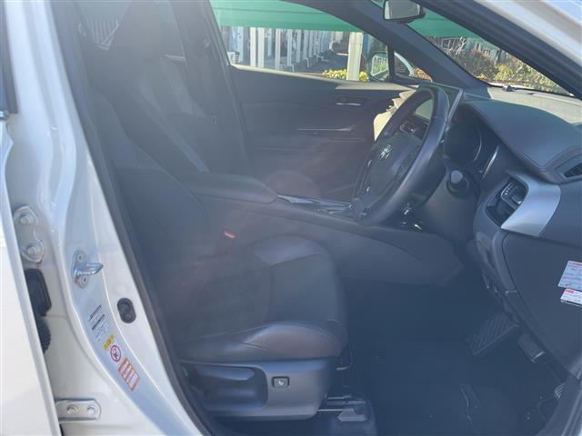 Ｃ－ＨＲ Ｇ　トヨタセーフティーセンス　純正ＳＤナビ　ビルトインＥＴＣ２．０　レーダークルーズコントロール　横滑り防止装置　衝突軽減システム　クリアランスソナー　レーンキープアシスト　ＬＥＤヘッドライト　禁煙車（14枚目）