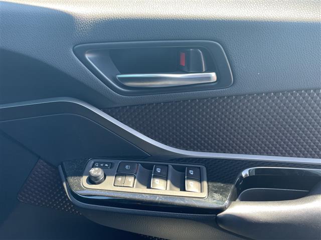 Ｃ－ＨＲ Ｇ　トヨタセーフティーセンス　純正ＳＤナビ　ビルトインＥＴＣ２．０　レーダークルーズコントロール　横滑り防止装置　衝突軽減システム　クリアランスソナー　レーンキープアシスト　ＬＥＤヘッドライト　禁煙車（31枚目）