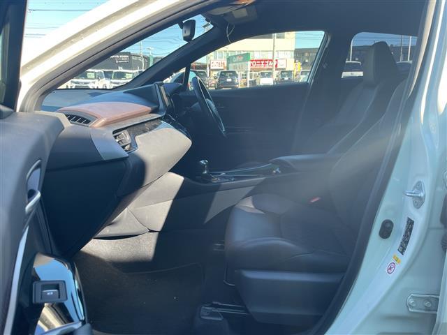 Ｃ－ＨＲ Ｇ　トヨタセーフティーセンス　純正ＳＤナビ　ビルトインＥＴＣ２．０　レーダークルーズコントロール　横滑り防止装置　衝突軽減システム　クリアランスソナー　レーンキープアシスト　ＬＥＤヘッドライト　禁煙車（33枚目）