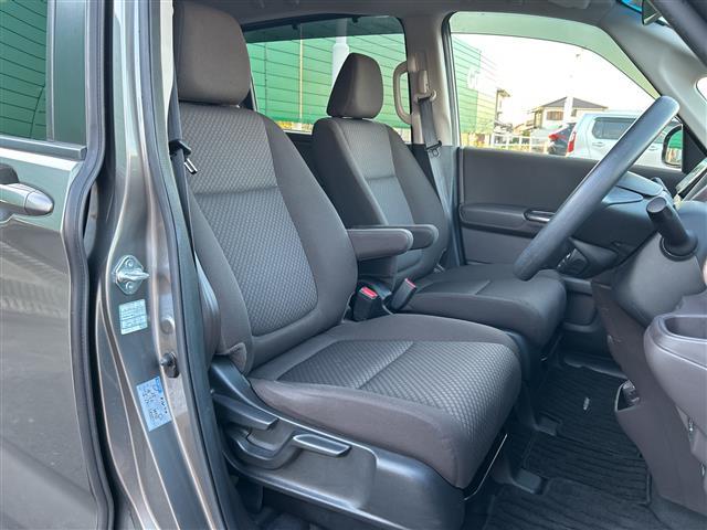 フリード Ｇ・ホンダセンシング　ホンダセンシング　メモリナビ　ブルートゥース　フルセグ　ＤＶＤ　バックカメラ　ハンズフリー両側パワスラ　衝突軽減　路外逸脱抑制　車線維持支援　追従クルコン　前席温席　ビルトインＥＴＣ　スマートキー（14枚目）